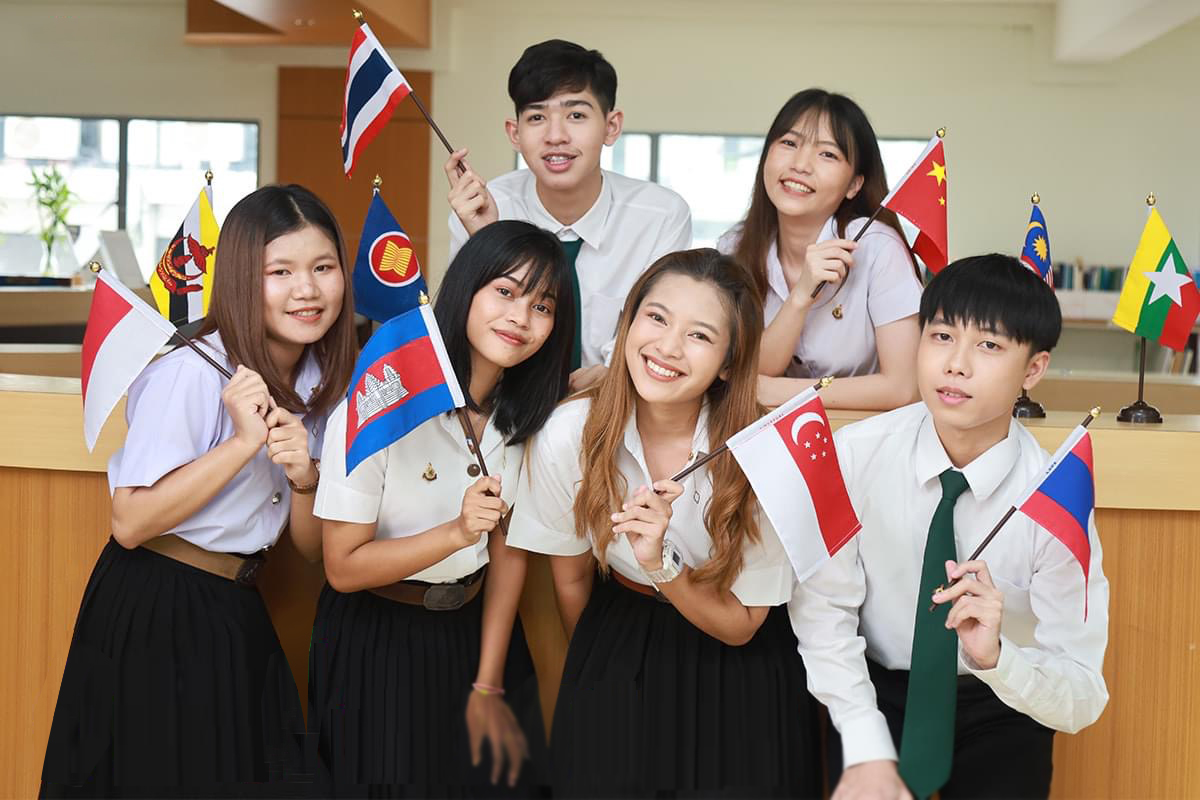 包就业！2023年泰国格乐大学本科艺术传媒专业（影视后期及动漫方向）企业定向就业班！