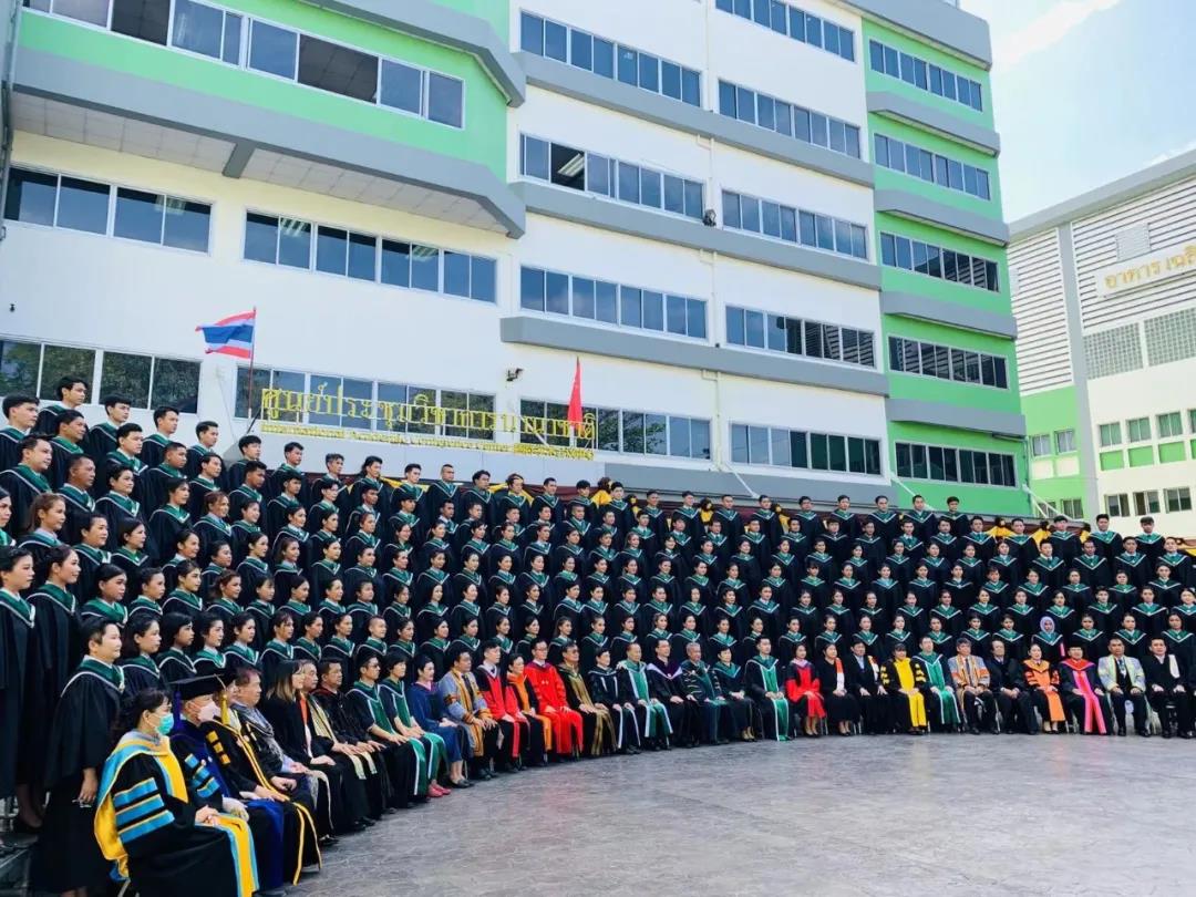 泰国格乐大学泰籍学生毕业典礼隆重举行！