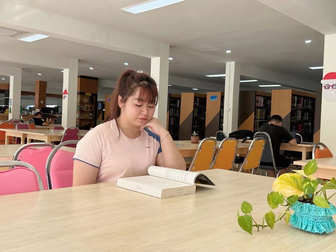 泰国格乐大学70周年校庆 | 抗疫志愿者谢慧玲：在格乐去体验、去探索、去尝试