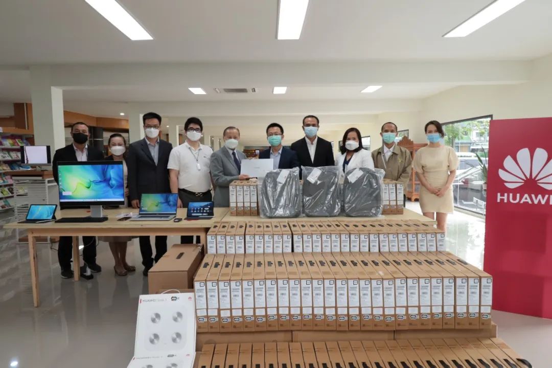 智慧校园建设 | 泰国格乐大学为全校教师免费提供华为最新手提电脑首批100台交货