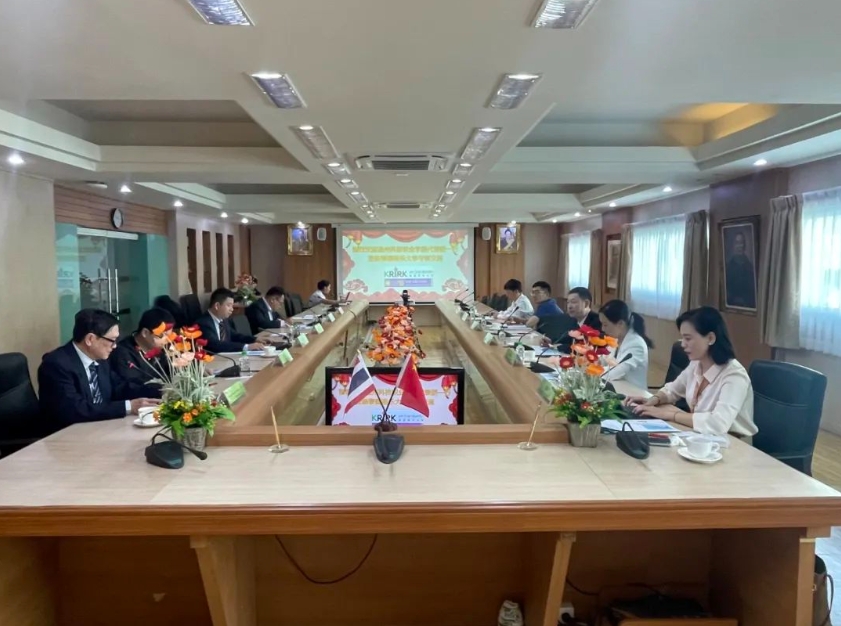 温州科技职业学院代表团一行到访泰国格乐大学