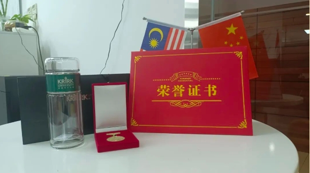 晒！格乐大学优秀大学生荣誉证书已寄出，请同学们注意查收~
