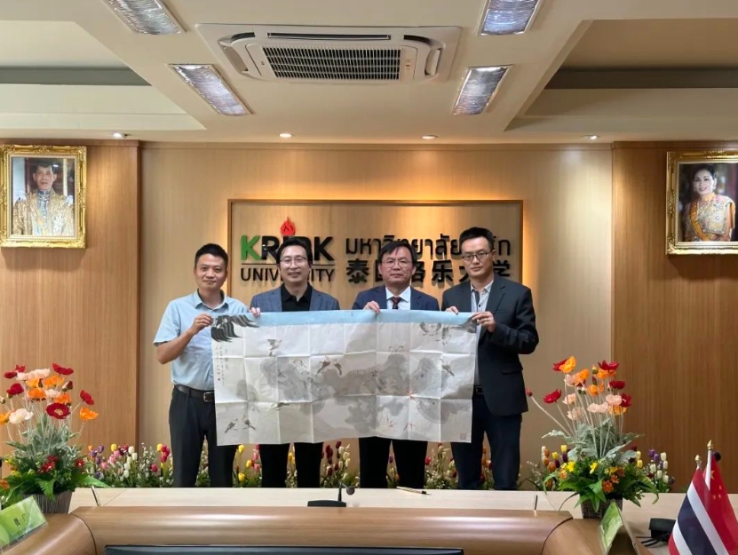 山东艺术设计职业学院代表团一行到访泰国格乐大学，双方开展交流与合作