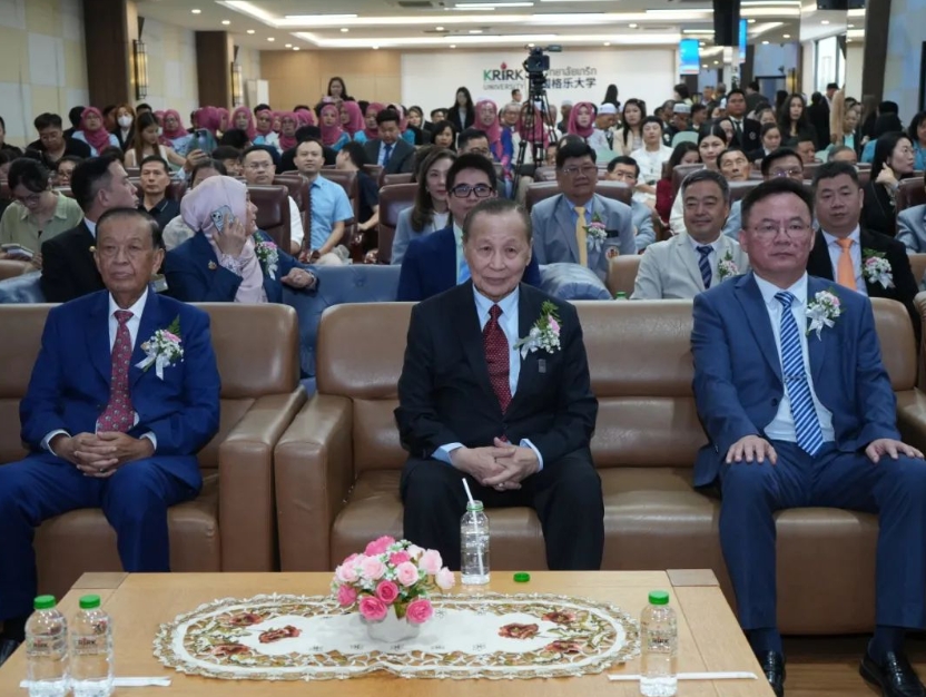 泰国国会主席万诺出席泰国格乐大学主办的中新泰教育峰会并发表主旨演讲！