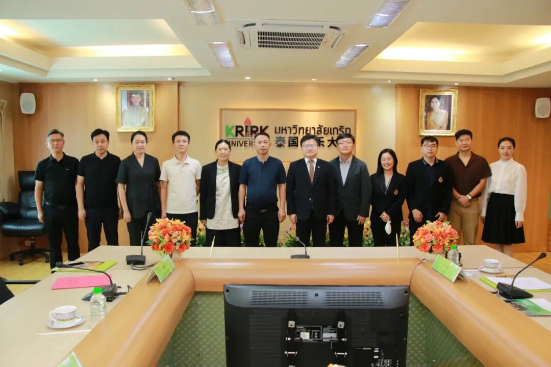 泰国格乐大学与云南文山州侨联、郑保骨伤科医院签署合作协议，共推中医文化国际化