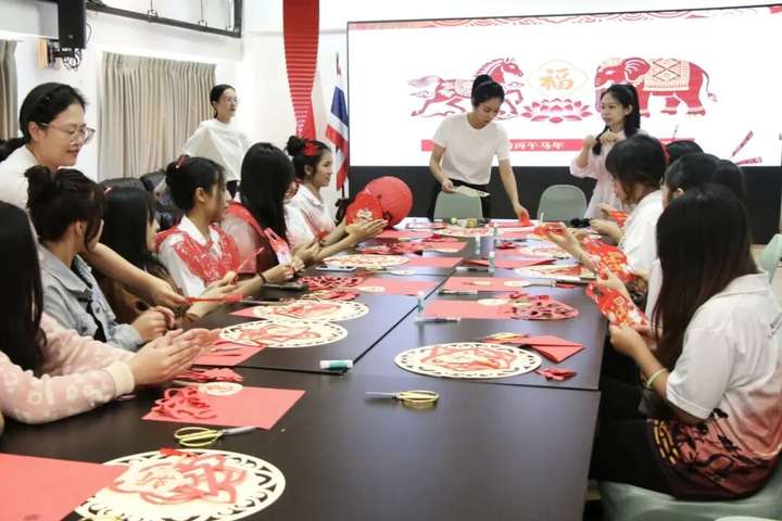 泰国格乐大学&湖南民族职业学院在泰为泰国留学生开展2026年春节文化活动！